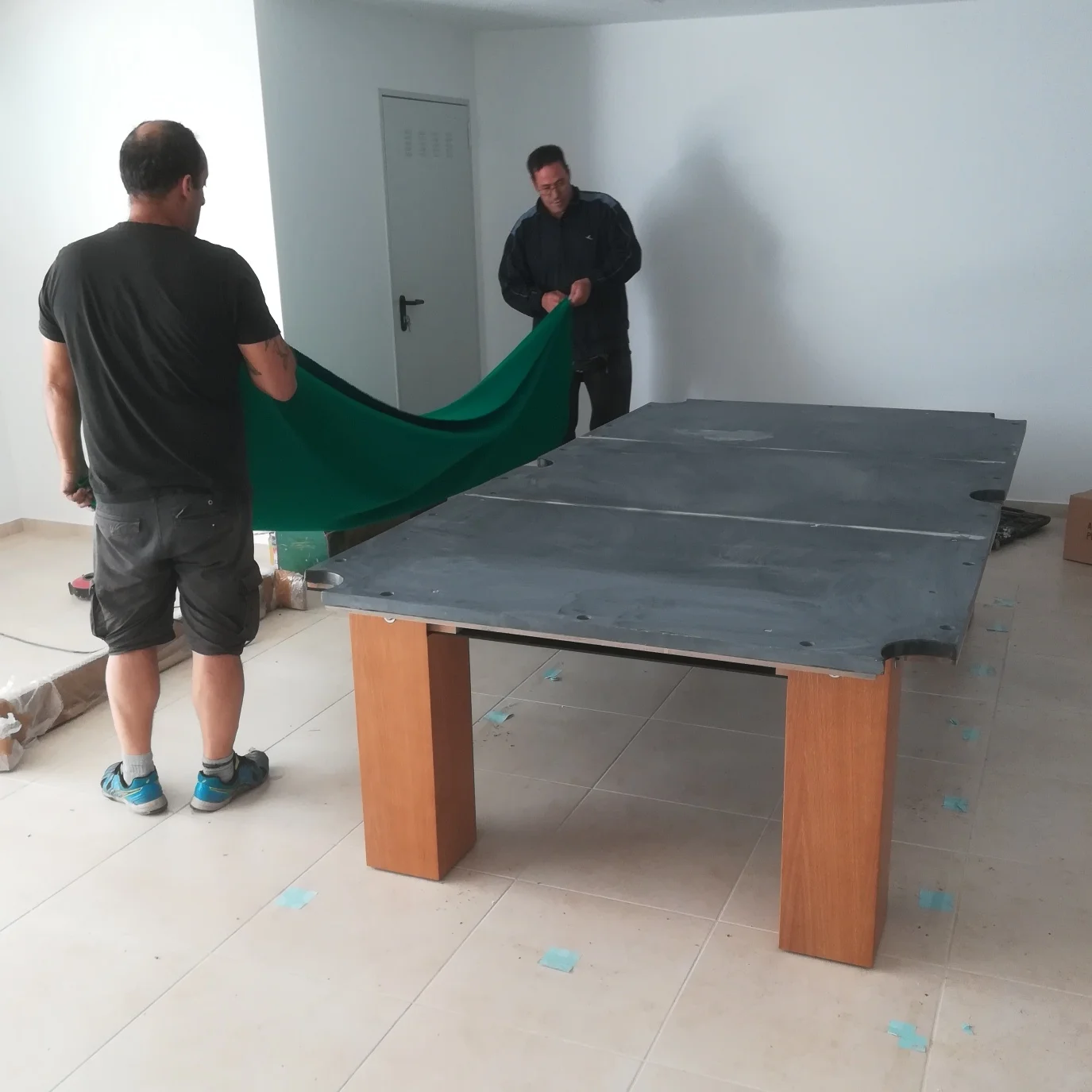 Mesa de bilhar em ambiente interno